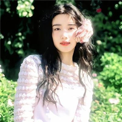 穿条纹衣的男孩
